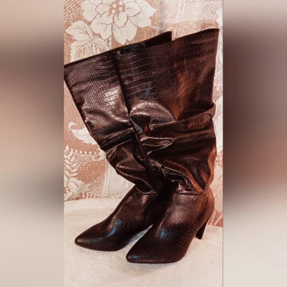 Vince Camuto Armonda Black Leather Pointed Toe Knee HIgh Heel Dress Boot size 9